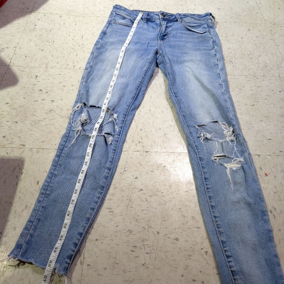 American Eagle| Women's Distressed Blue Jegging Jeans - Picture 11 of 12